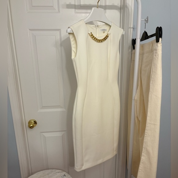 Calvin Klein Cream Midi Length Dress Gold Chain Accent Fitted Size 2 Sleeveless - Picture 4 of 9
